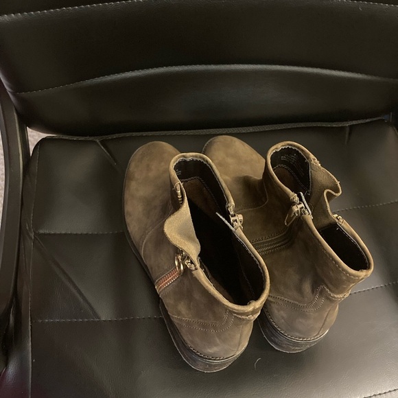 Steve Madden Suede Zip Ankle Boots 8.5 Boho Chic fall staple moto everyday - Picture 4 of 6